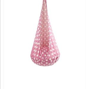 Outree Chidren Pod chair polka dots